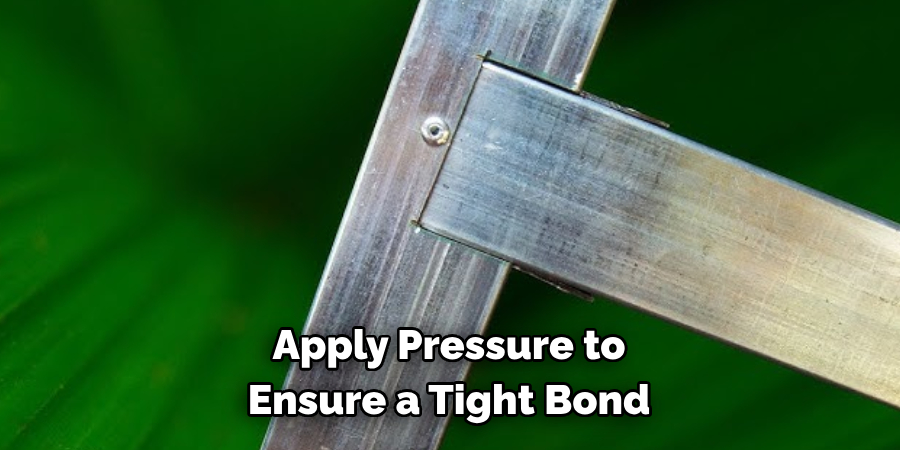 Apply Pressure to 
Ensure a Tight Bond