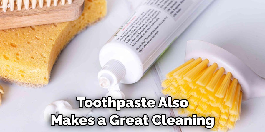 Toothpaste Also Makes a Great Cleaning