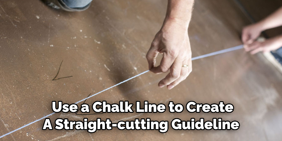  Use a Chalk Line to Create 
A Straight-cutting Guideline