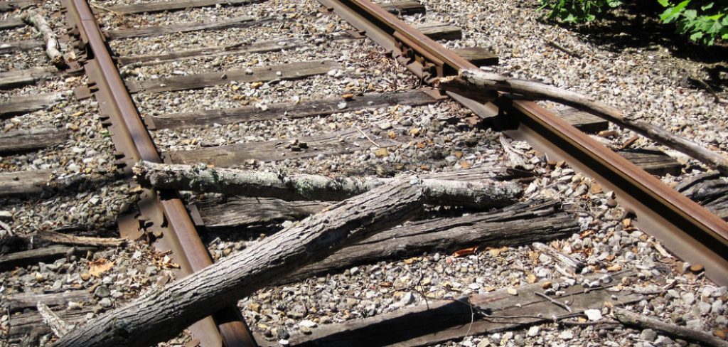 How to Cut Railroad Track