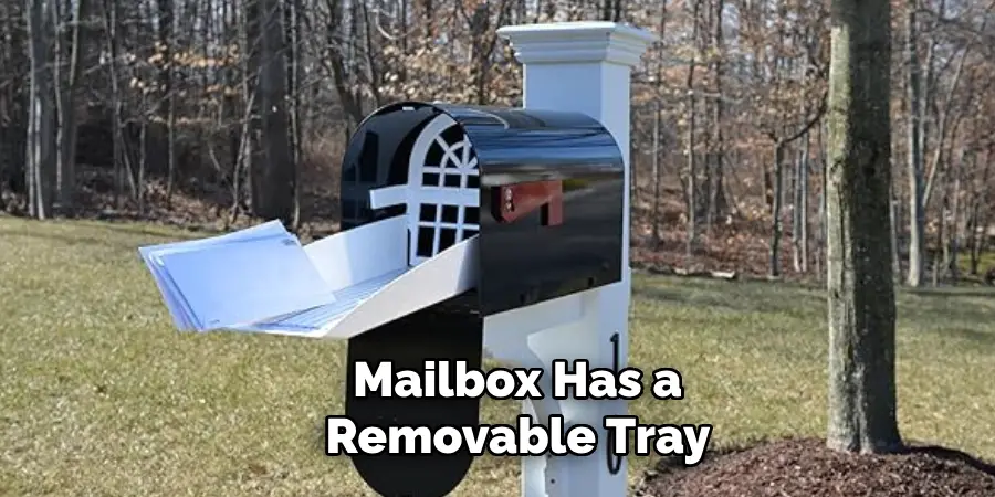 Mailbox Has a Removable Tray 