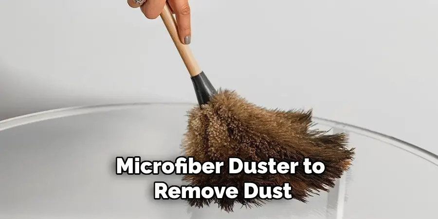 microfiber duster to remove dust