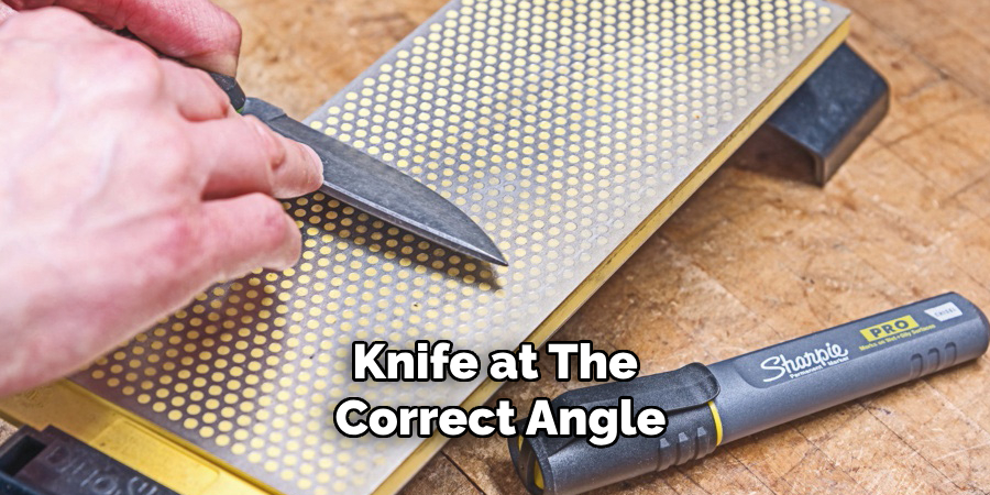 Knife at the Correct Angle