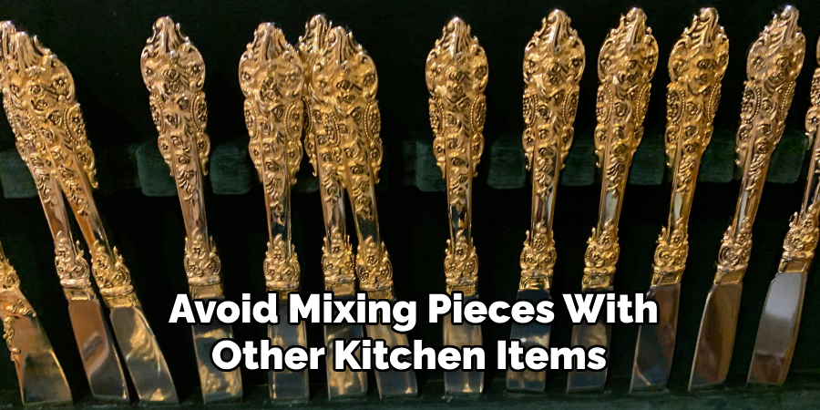 Avoid mixing pieces with other kitchen items