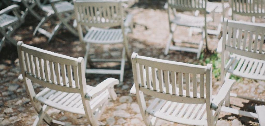 How to Repaint Metal Lawn Furniture