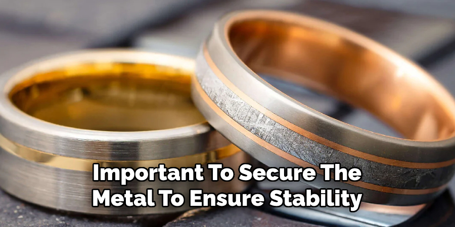 Important To Secure The
Metal To Ensure Stability