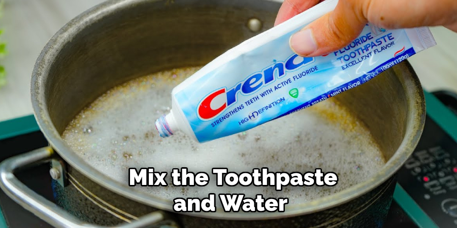  Mix the Toothpaste and Water