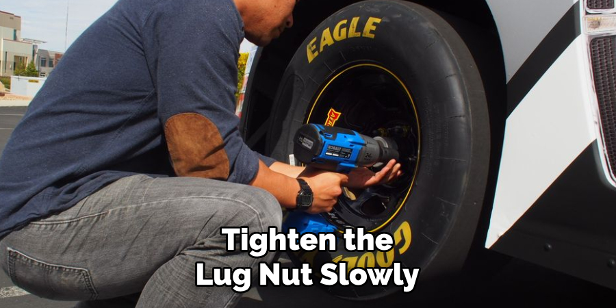 Tighten the
Lug Nut Slowly