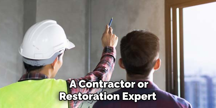 A Contractor or Restoration Expert 
