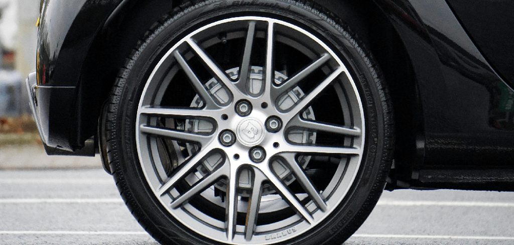 How to Strip Clear Coat From Aluminum Wheels