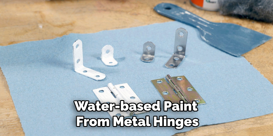 Water-based Paint 
From Metal Hinges