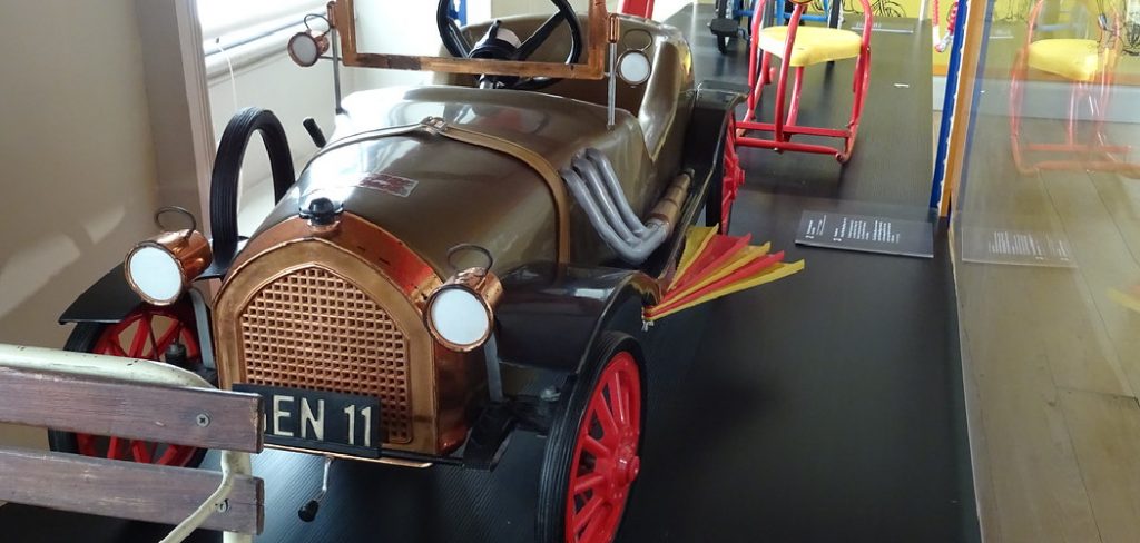 How to Spray Paint a Metal Car Body