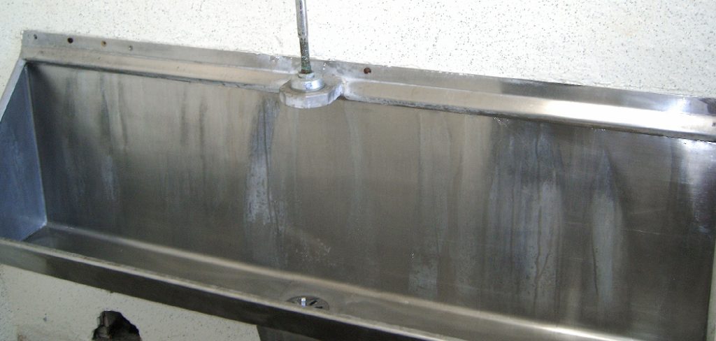 How to Remove a Steel Tub